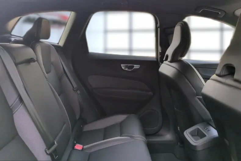 Volvo XC60 din 2024 cu 17.200 km - oferta VOL253889 - foto 16