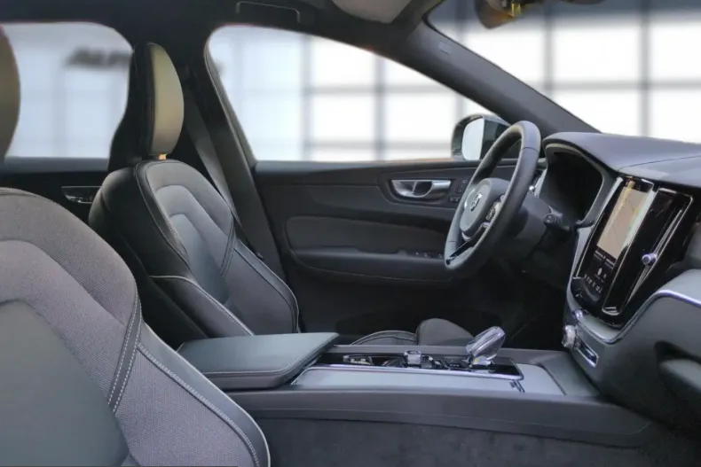 Volvo XC60 din 2024 cu 17.200 km - oferta VOL253889 - foto 17