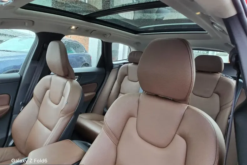 Volvo XC60 din 2022 cu 14.068 km - oferta VOL253892 - foto 3
