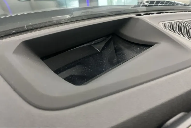 BMW 330 (Seria 3) din 2025 cu 14.078 km - oferta BMW253904 - foto 18