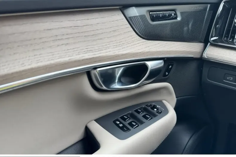 Volvo XC90 din 2025 cu 5.000 km - oferta VOL253917 - foto 4