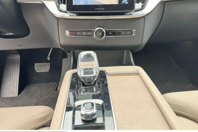 Volvo XC90 din 2025 cu 5.000 km - oferta VOL253917 - foto 11