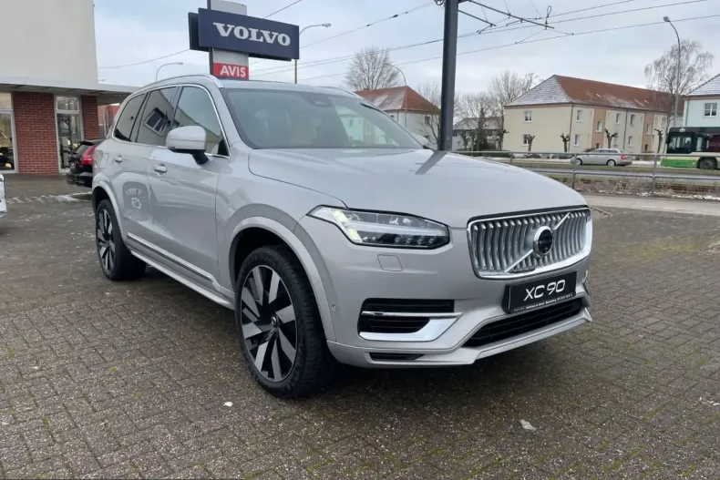 Volvo XC90 din 2024 cu 12.950 km - oferta VOL253924 - foto 1