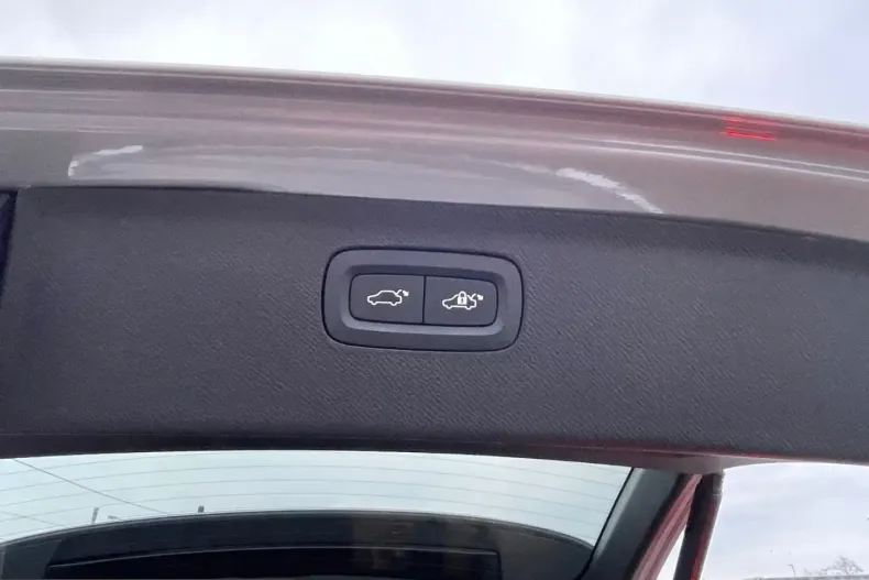 Volvo XC90 din 2024 cu 12.950 km - oferta VOL253924 - foto 12