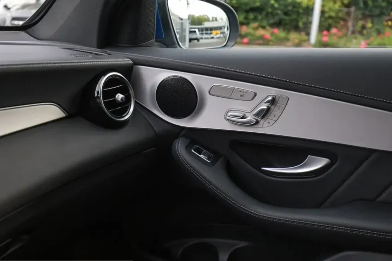 Mercedes-Benz GLC 300 (Clasa GLC) din 2022 cu 28.692 km - oferta MER253936 - foto 14