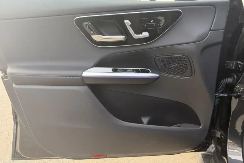 Mercedes-Benz GLC 300 (Clasa GLC) din 2025 cu 8.463 km - oferta MER253937 - foto 4