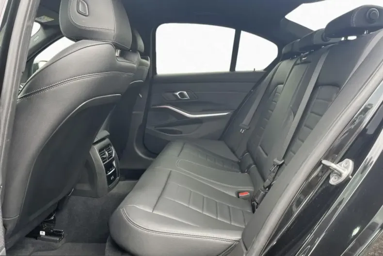 BMW 330 (Seria 3) din 2025 cu 24.075 km - oferta BMW253956 - foto 11