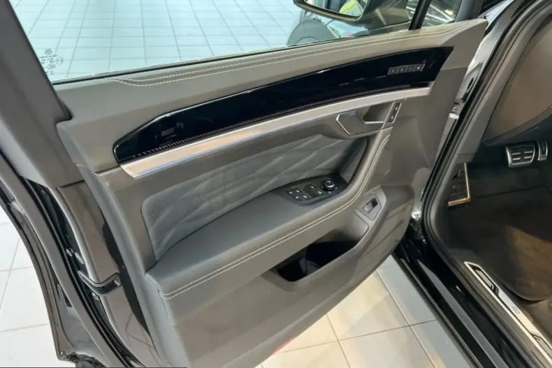 Volkswagen Touareg din 2025 cu 6.450 km - oferta VOL253960 - foto 18