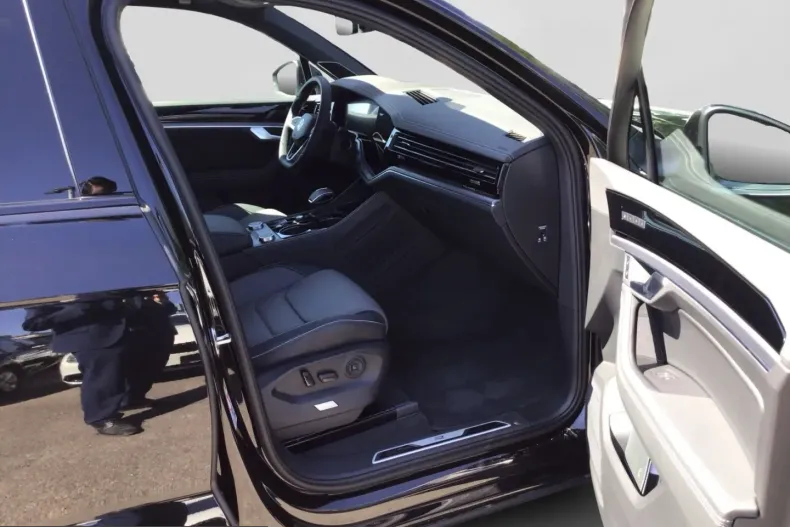Volkswagen Touareg din 2025 cu 26.900 km - oferta VOL253961 - foto 4