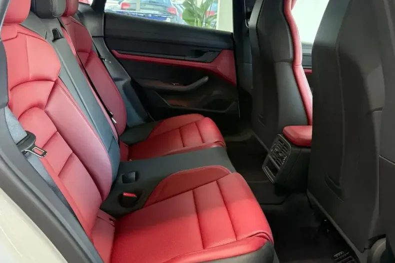 Porsche Taycan din 2023 cu 4.900 km - oferta POR253978 - foto 5