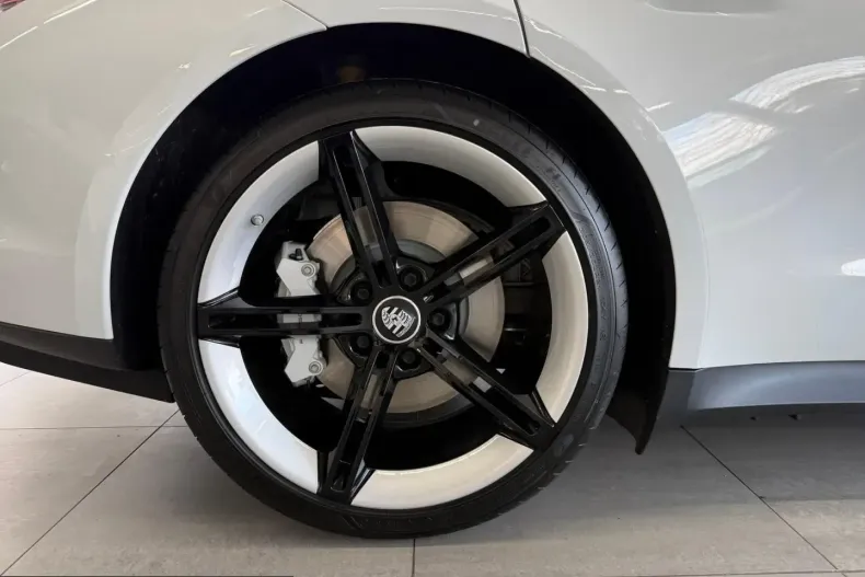 Porsche Taycan din 2023 cu 4.900 km - oferta POR253978 - foto 7