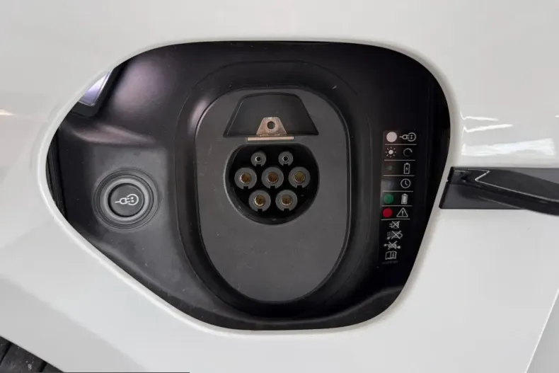 Porsche Taycan din 2023 cu 4.900 km - oferta POR253978 - foto 28
