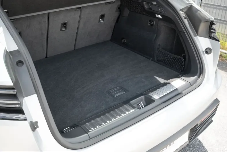 Porsche Macan din 2024 cu 12.300 km - oferta POR253979 - foto 16