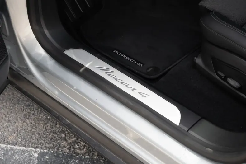 Porsche Macan din 2024 cu 12.300 km - oferta POR253979 - foto 19