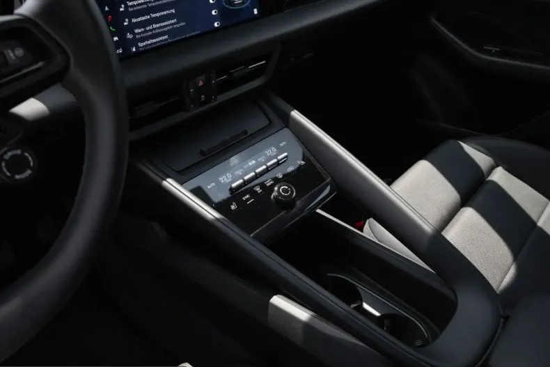 Porsche Macan din 2024 cu 12.300 km - oferta POR253979 - foto 21