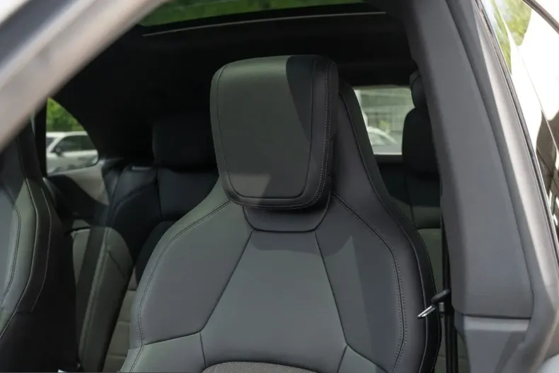 Porsche Macan din 2024 cu 12.300 km - oferta POR253979 - foto 31