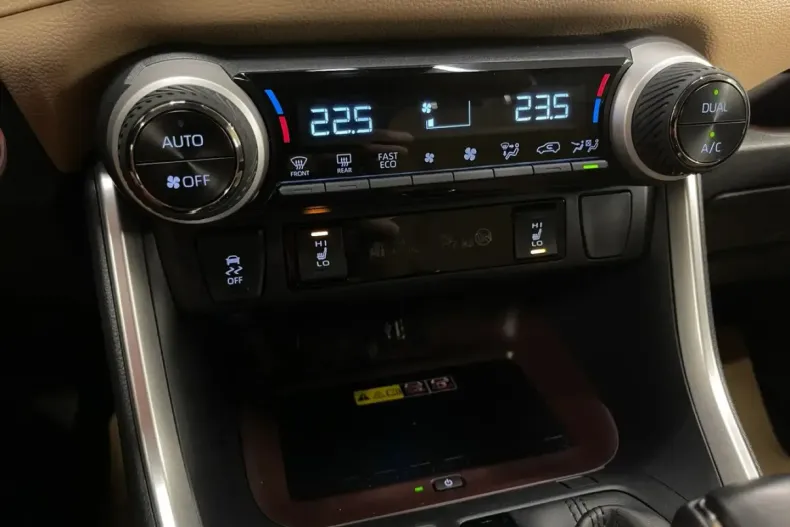 Toyota RAV4 din 2024 cu 45.497 km - oferta TOY253998 - foto 9