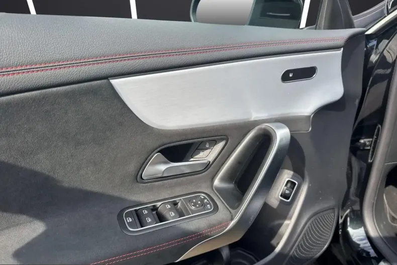 Mercedes-Benz CLA 200 (Clasa CLA) din 2025 cu 9.200 km - oferta MER254005 - foto 11