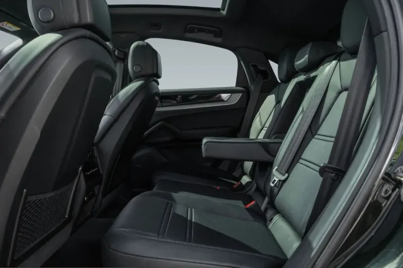 Porsche Cayenne din 2025 cu 12.600 km - oferta POR254007 - foto 18