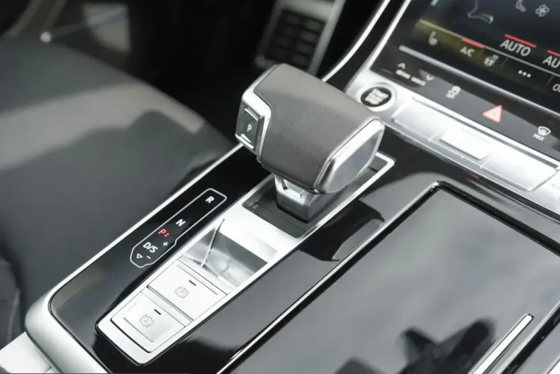 Audi Q8 din 2025 cu 10.608 km - oferta AUD254039 - foto 12