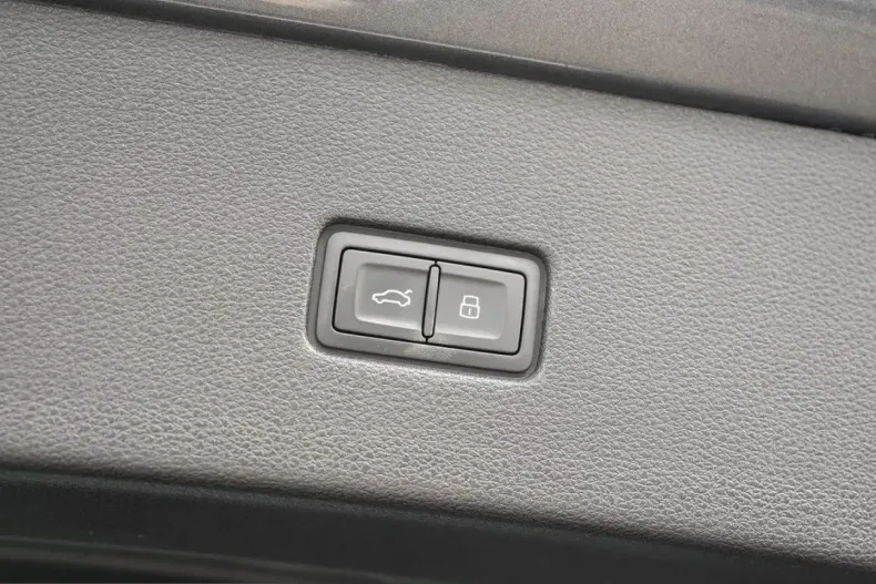 Audi Q8 din 2025 cu 10.608 km - oferta AUD254039 - foto 21