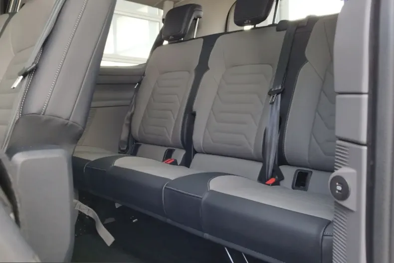 Volkswagen T7 Caravelle din 2025 cu 10.900 km - oferta VOL254047 - foto 18