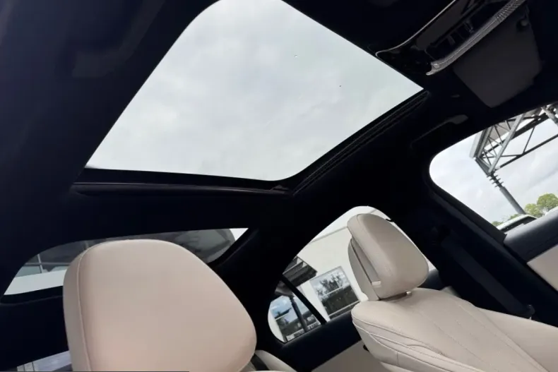 Mercedes-Benz E 300 (Clasa E) din 2025 cu 23.500 km - oferta MER254130 - foto 2
