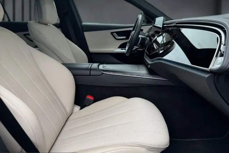 Mercedes-Benz E 300 (Clasa E) din 2025 cu 23.500 km - oferta MER254130 - foto 5