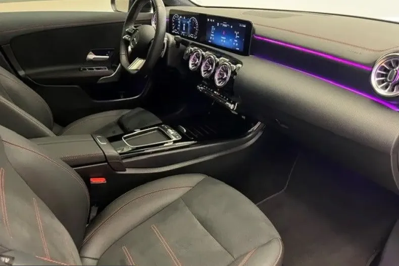 Mercedes-Benz CLA 250 (Clasa CLA) din 2025 cu 18.061 km - oferta MER254131 - foto 2