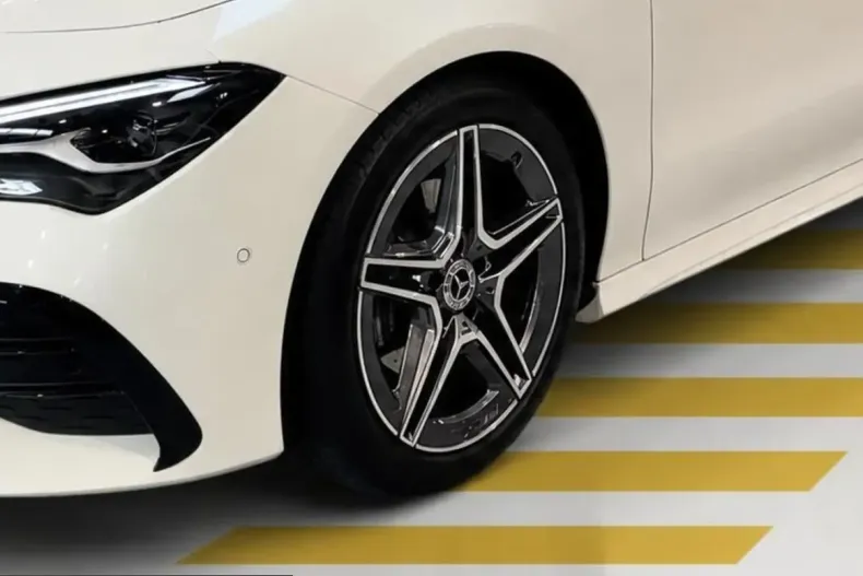 Mercedes-Benz CLA 180 (Clasa CLA) din 2023 cu 36.212 km - oferta MER254153 - foto 8