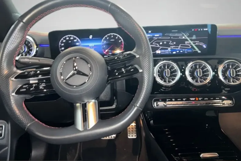 Mercedes-Benz CLA 180 (Clasa CLA) din 2023 cu 36.212 km - oferta MER254153 - foto 13