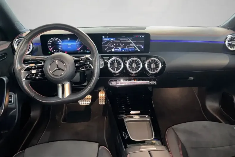 Mercedes-Benz CLA 180 (Clasa CLA) din 2023 cu 36.212 km - oferta MER254153 - foto 14