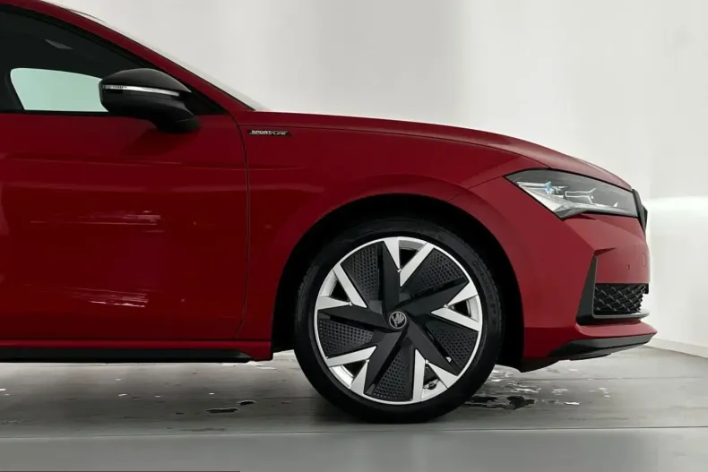 Skoda Superb din 2025 cu 12.170 km - oferta SKO254160 - foto 4