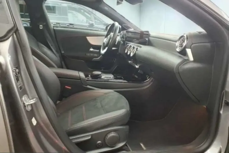 Mercedes-Benz CLA 200 (Clasa CLA) din 2023 cu 40.000 km - oferta MER254162 - foto 6