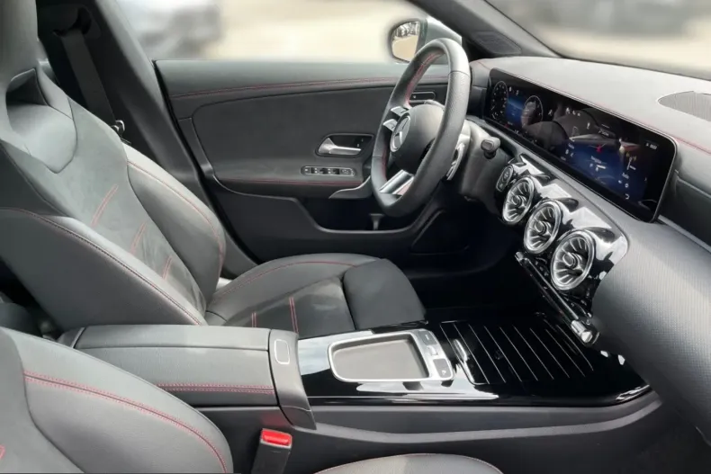 Mercedes-Benz CLA 180 (Clasa CLA) din 2025 cu 15.945 km - oferta MER254180 - foto 6