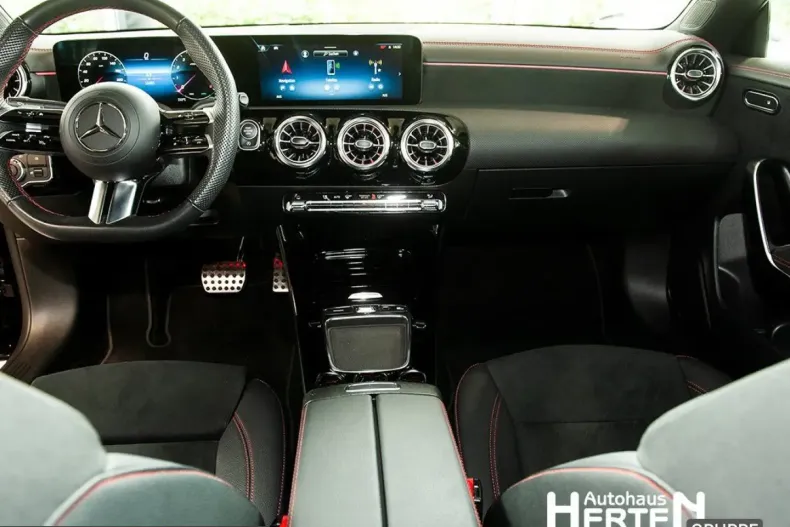 Mercedes-Benz CLA 200 (Clasa CLA) din 2025 cu 15.796 km - oferta MER254231 - foto 10