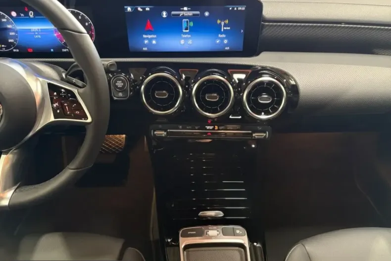 Mercedes-Benz CLA 180 (Clasa CLA) din 2025 cu 1.470 km - oferta MER254250 - foto 11