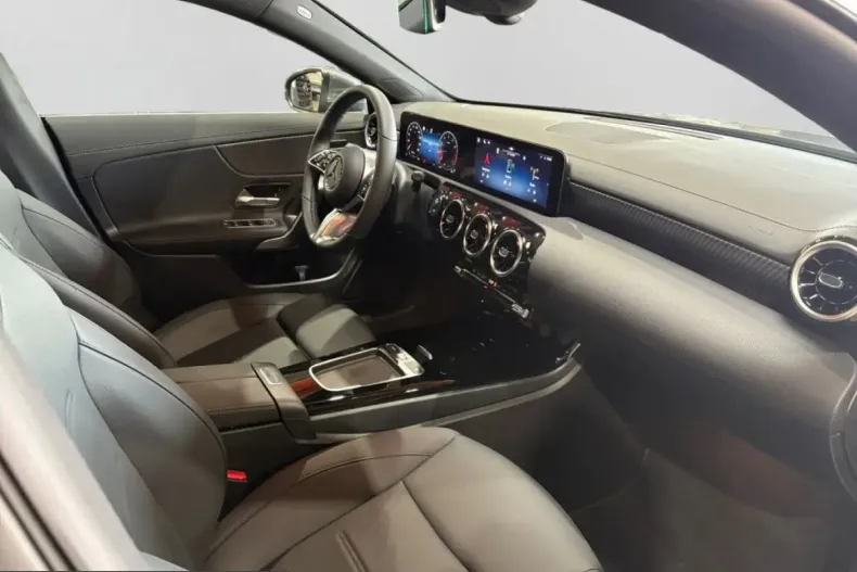 Mercedes-Benz CLA 180 (Clasa CLA) din 2025 cu 1.470 km - oferta MER254250 - foto 15