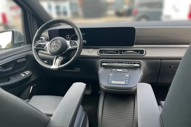 Mercedes-Benz V 300 (Clasa V) din 2024 cu 29.734 km - oferta MER254284 - foto 9