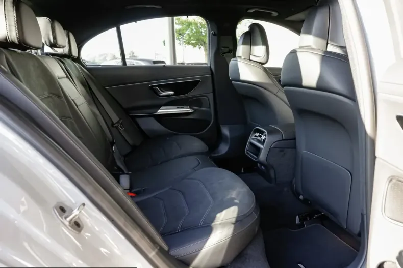Mercedes-Benz E 450 (Clasa E) din 2025 cu 11.300 km - oferta MER254342 - foto 16