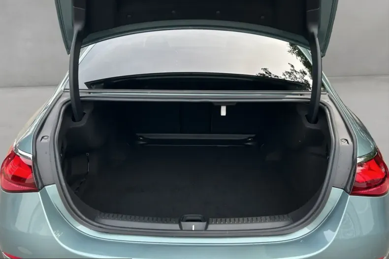 Mercedes-Benz E 200 (Clasa E) din 2024 cu 29.500 km - oferta MER254396 - foto 7