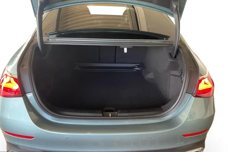 Mercedes-Benz E 220 (Clasa E) din 2024 cu 13.148 km - oferta MER254401 - foto 6