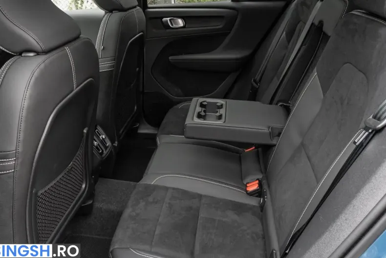 Volvo XC40 din 2023 cu 11.983 km - oferta VOL254410 - foto 11