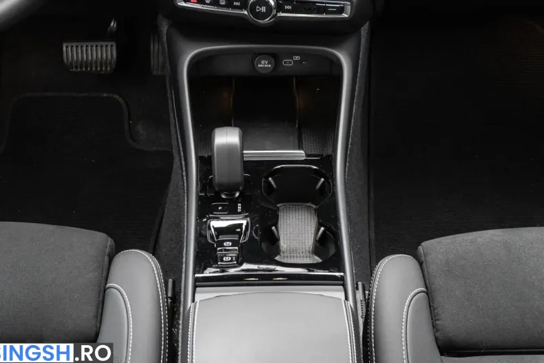 Volvo XC40 din 2023 cu 11.983 km - oferta VOL254410 - foto 14