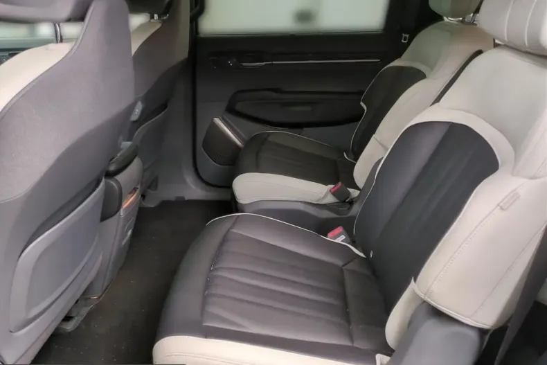 Kia EV9 din 2024 cu 16.653 km - oferta KIA254458 - foto 2