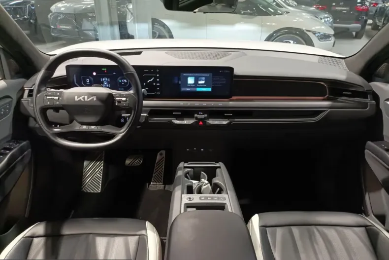 Kia EV9 din 2024 cu 31.478 km - oferta KIA254470 - foto 9
