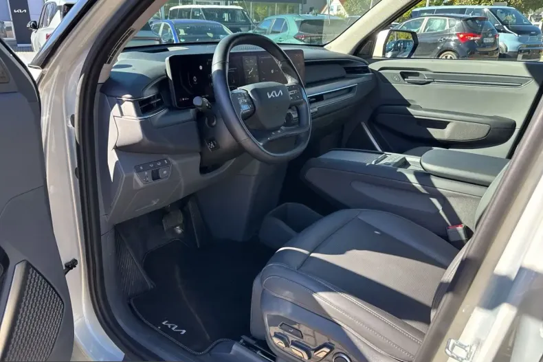 Kia EV9 din 2025 cu 33.036 km - oferta KIA254472 - foto 9