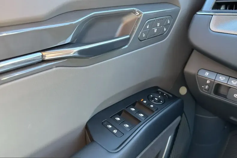 Kia EV9 din 2025 cu 33.036 km - oferta KIA254472 - foto 19