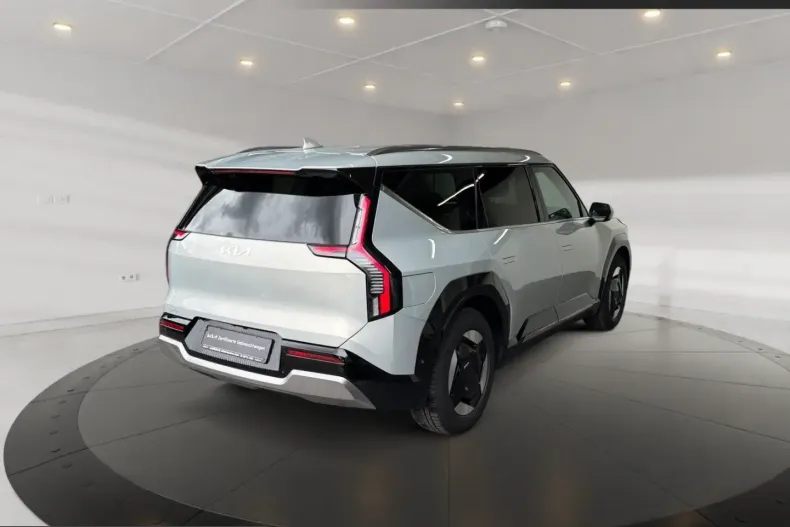 Kia EV9 din 2025 cu 11.040 km - oferta KIA254482 - foto 4