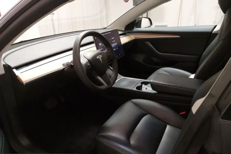 Tesla Model 3 din 2023 cu 72.474 km - oferta TES254524 - foto 6